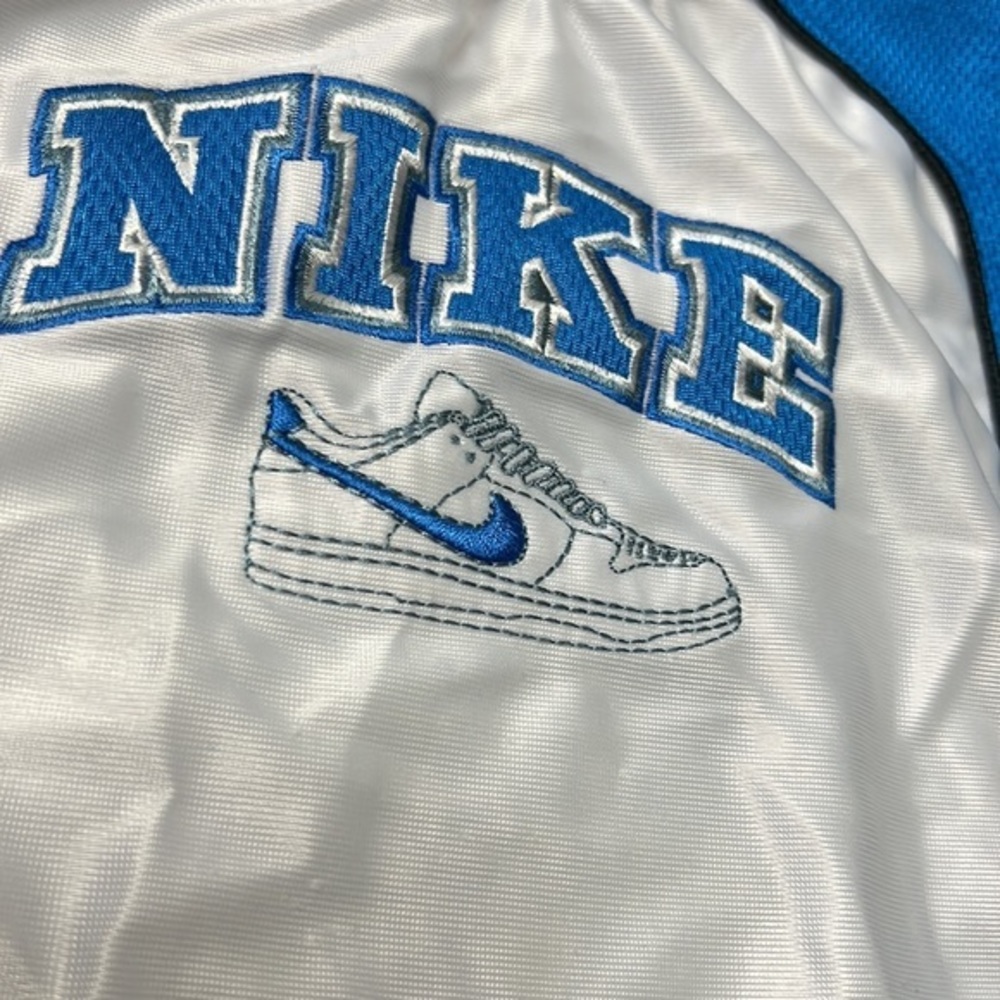 ‎Nike - Picture 2 of 8